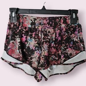 Lululemon Hotty Hot Lined Short‎ Size 6